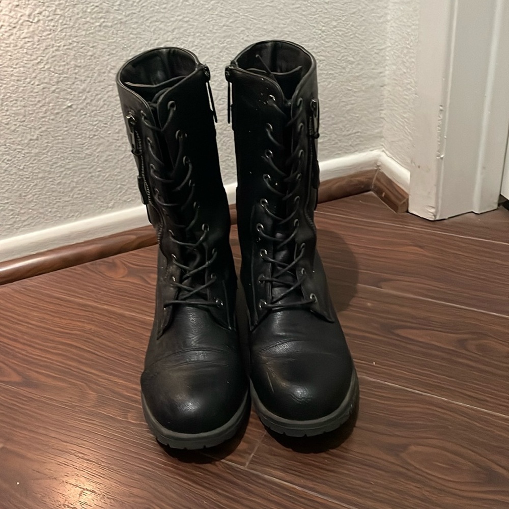 Combat boots